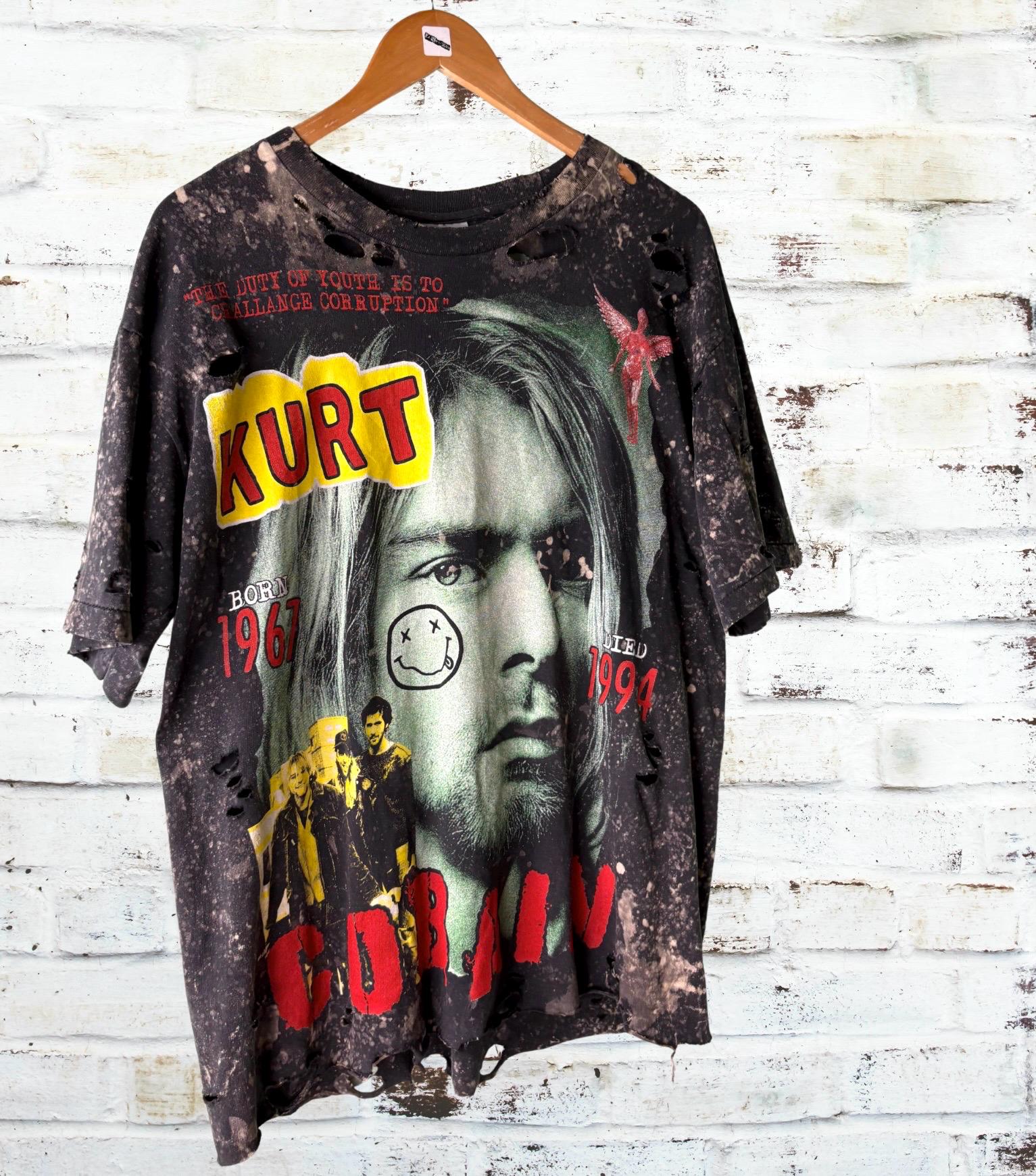 Kurt Cobain - Grunge Is Not Dead Thrashed Tee
