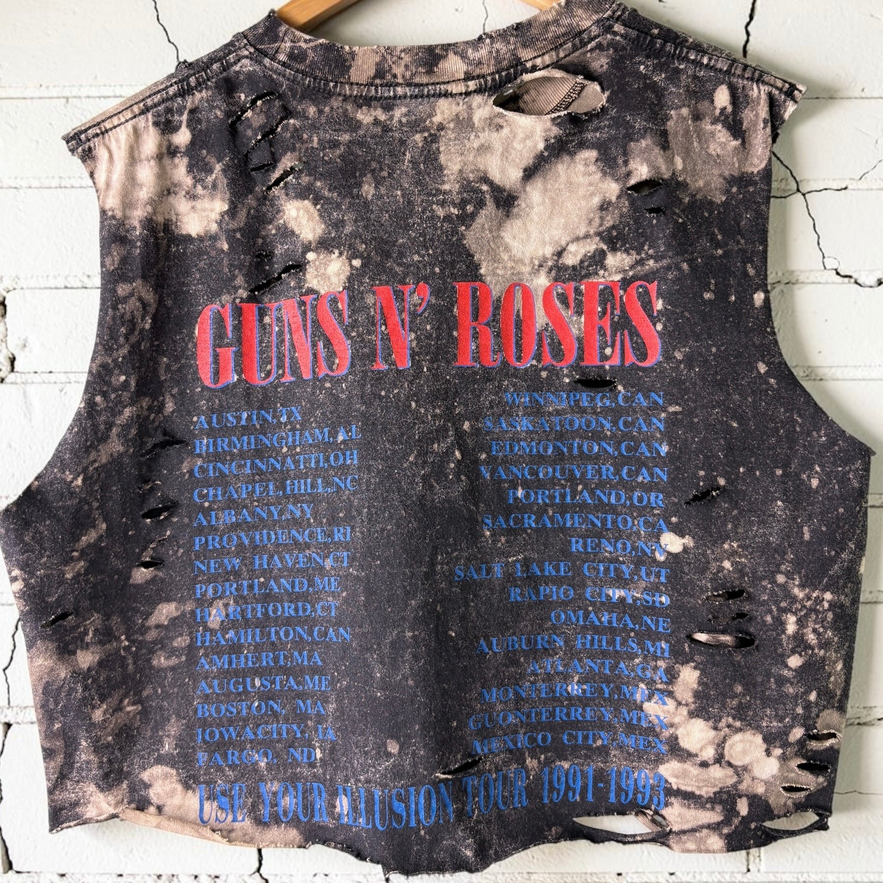 Guns N Roses Distressed Classic Logo Tee