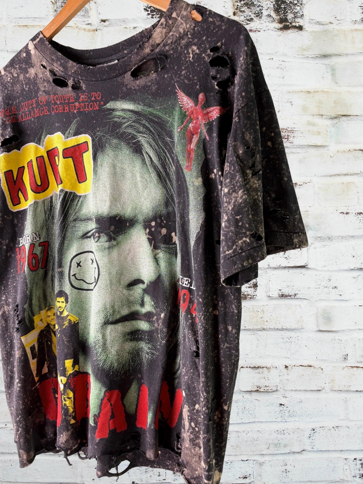 Kurt Cobain - Grunge Is Not Dead Thrashed Tee