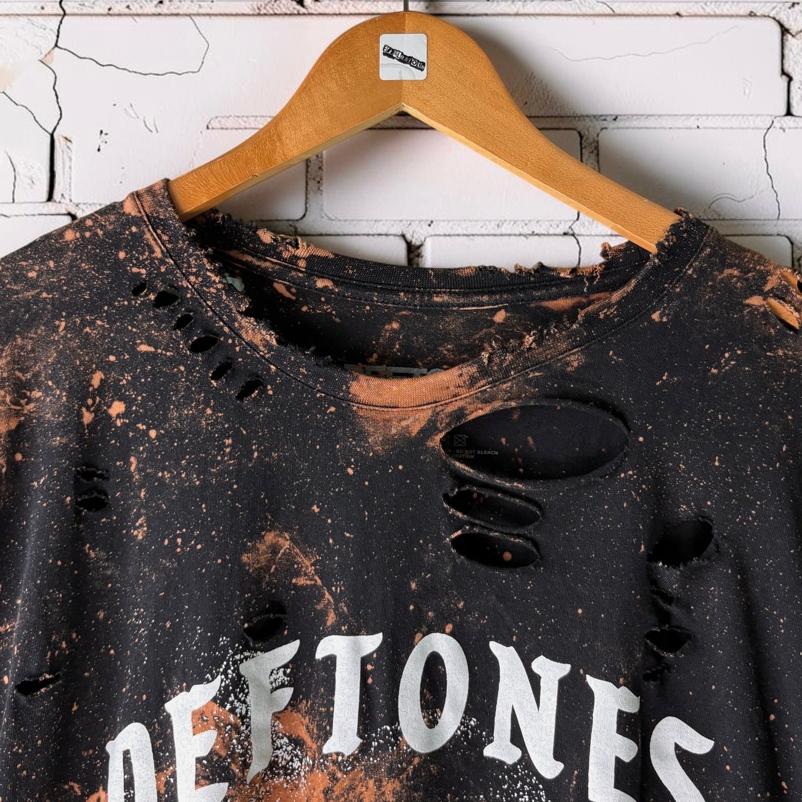 Deftones - Bleached Distressed cropped Band Tee