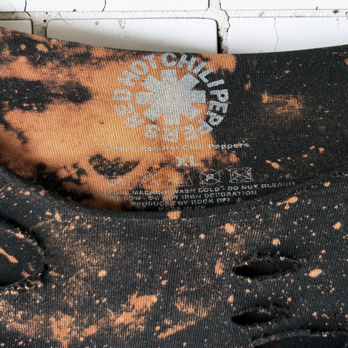 Red Hot Chili Peppers - Classic Logo Bleached Distressed Band Tee