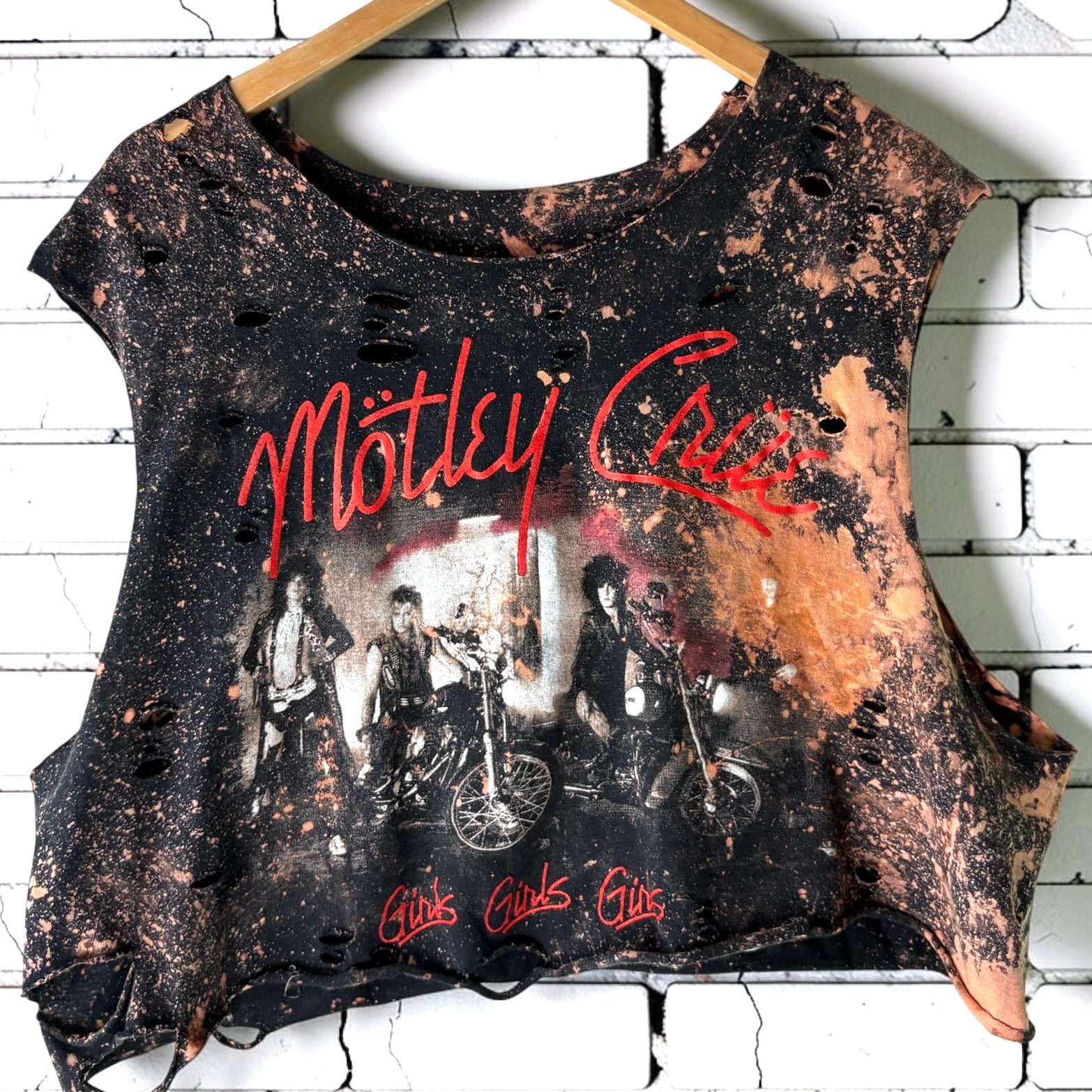 Mötley Crüe - Girls Girls Girls Shredded Bleached Band Tee XL