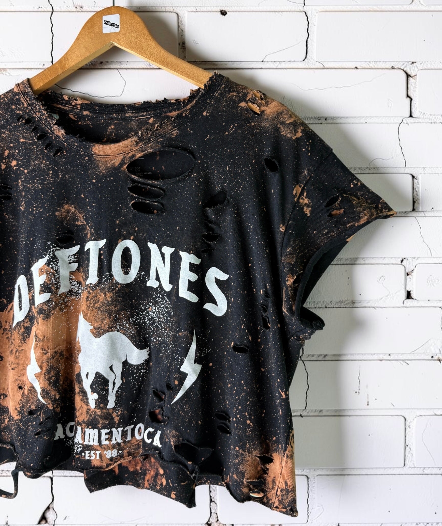 Deftones - Bleached Distressed cropped Band Tee