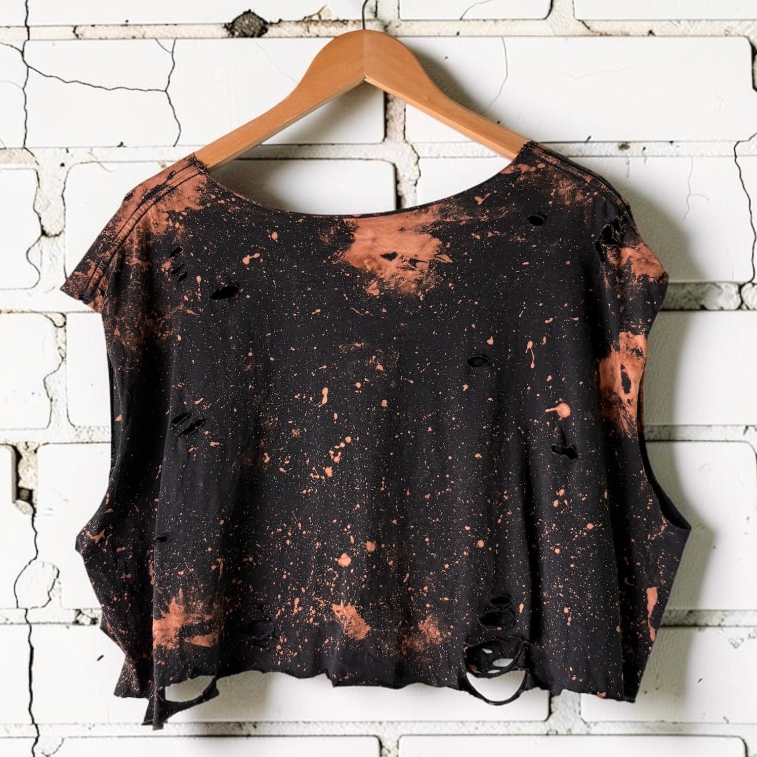 Red Hot Chili Peppers - Classic Logo Bleached Distressed Band Tee